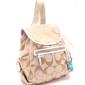 Les sacs Coach combinent des matériaux de haute qualité et des designs chics. Elle propose un style simple et un grand savoir-faire. Le Tabby et le Rogue sont leurs modèles les plus populaires.