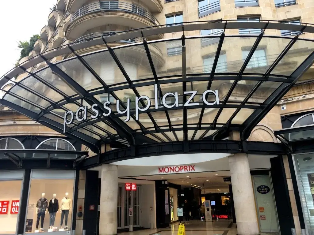 DE Passy Plaza